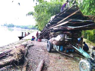 গঙ্গাচড়ায় ৪৫০ পরিবারের বাড়িঘর নদীগর্ভে