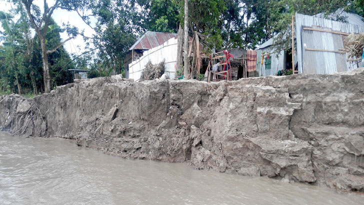 কুড়িগ্রামে নদীভাঙনে বিলীন হচ্ছে গ্রামের পর গ্রাম